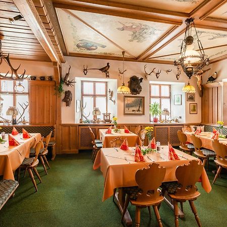 Gasthof & Hotel Goldene Krone Ипхофен Екстериор снимка
