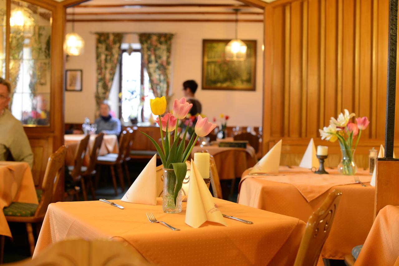 Gasthof & Hotel Goldene Krone Ипхофен Екстериор снимка