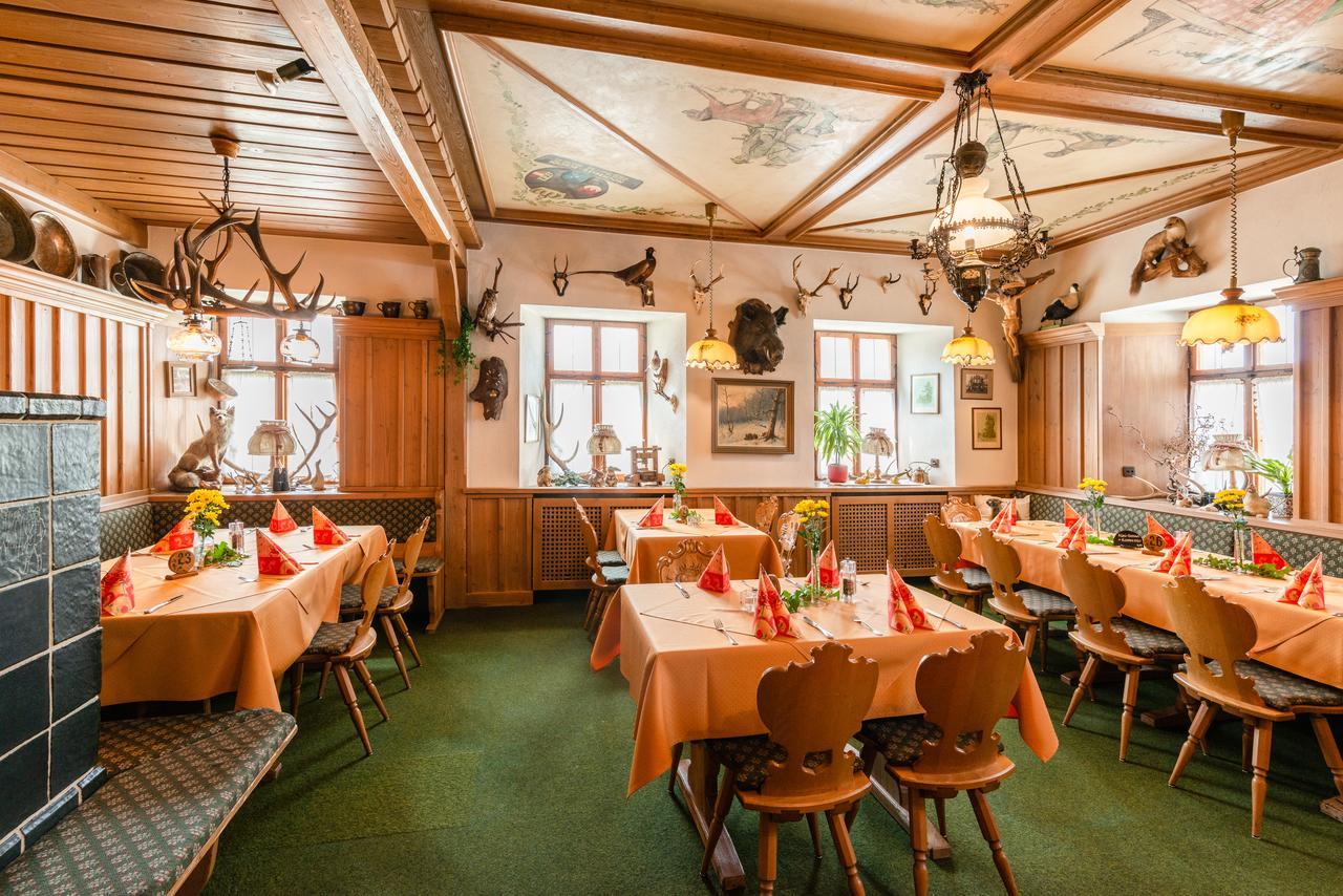 Gasthof & Hotel Goldene Krone Ипхофен Екстериор снимка
